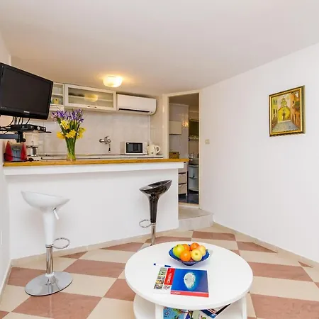 Simovic - One Bedroom With City View Apartmán *
